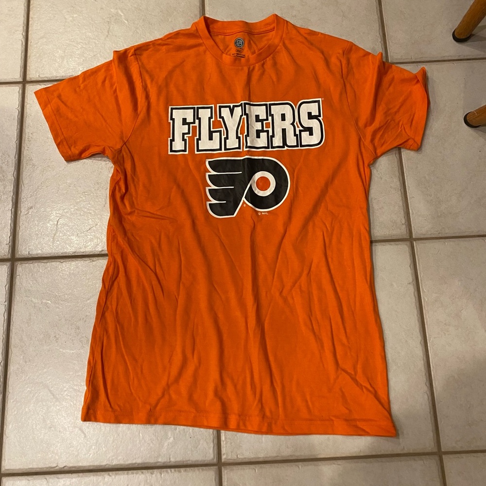 NHL. FLYERS tee shirt. Size M
